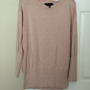 Whitehouse Black Market Sweater, Mauve Color size Large like new.